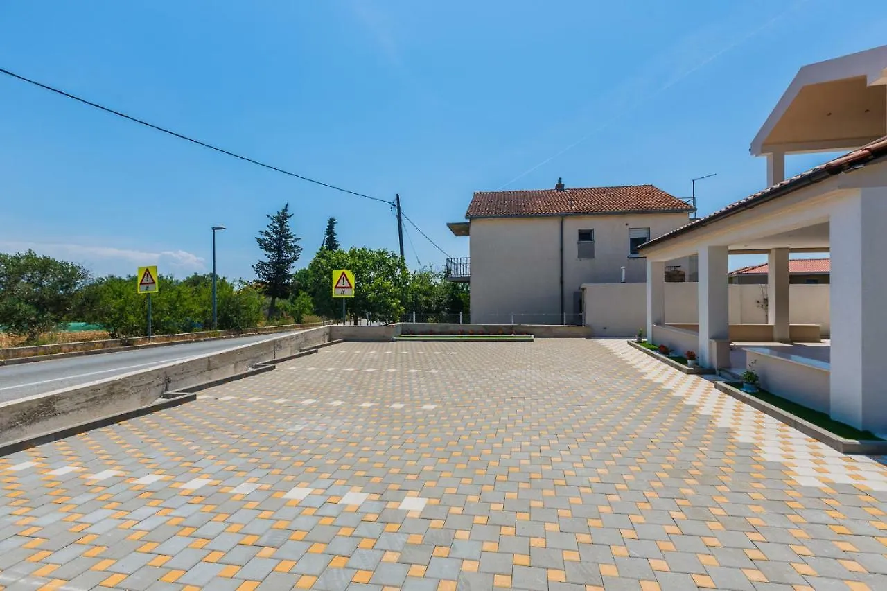 Apartmani Nikola Plano